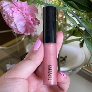 MAC Lipglass in Nymphette